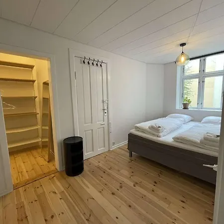Luxe Kings Garden View Apartment